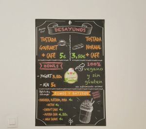 Cartel desayunos at Vegan Bombon in Alicante