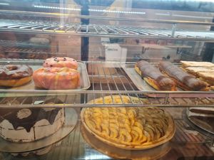 Donuts, Eclairs and some cakes at Vegan Bombon in Alicante
