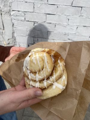 “Cinnamon” Roll (maybe with apple??)   at Vegan Bombon in Alicante