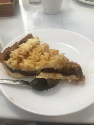 Crème brûlée cake at Vegan Bombon in Alicante