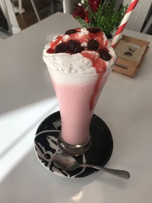 strawberry milkshake  at Vegan Bombon in Alicante