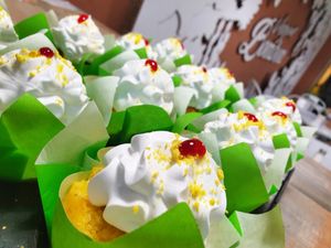 Lemon  cup cakes  vegan anda gluten  free at Vegan Bombon in Alicante