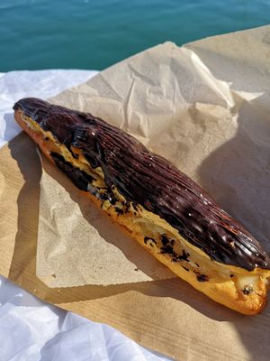 Vegan Eclair at Vegan Bombon in Alicante