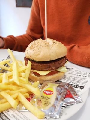Vegan burger at Vegan Bombon in Alicante