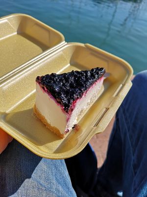 Vegan blueberry cheesecake at Vegan Bombon in Alicante