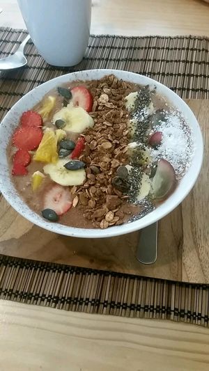 Fruit and chocolate granola smoothie bowl at Amelie Green in Gran Canaria