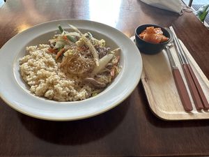 Vegetable Stir Fry with brown rice #Veganuary at Sun - 카페 in Seoul