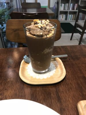 Iced chocolate frappe drink at Sun - 카페 in Seoul