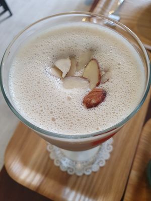 Almond rice milk smoothie. Very tasty. at Sun - 카페 in Seoul