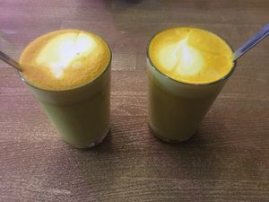 Sunshine latte: with barista pea milk (left one) and oat milk (right one) at Mana - Schöneberg in Berlin