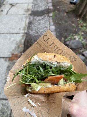 Vegan „salmon“ bagel with carrots at Mana - Schöneberg in Berlin
