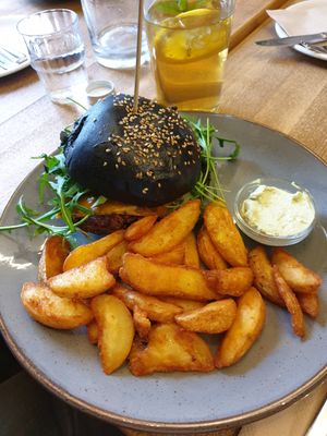 Black bean burger with active coal bun and potato wedges eith herb-mayonaise #Veganuary at Mana - Schöneberg in Berlin