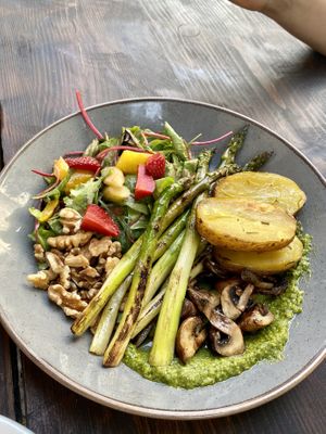 Asparagus and potatoes out of oven with vegan pesto  at Mana - Schöneberg in Berlin