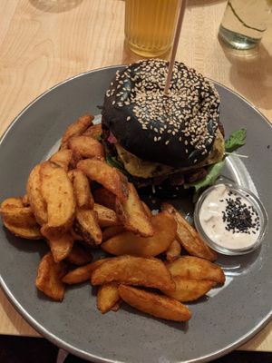 Mana's Burger - 14.7€ at Mana - Schöneberg in Berlin