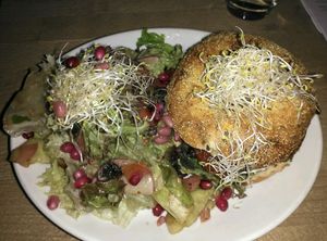 baggel con ensalada at Mana - Schöneberg in Berlin