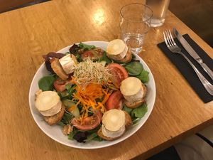 goatcheese salad at VegEateria in Paris