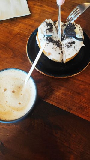 Unos donuts riquísimos y el personal muy amable!! Ojalá tuviera más sitio porque siempre hay mucha gente (normal!) at Bite Me Cafe in Madrid