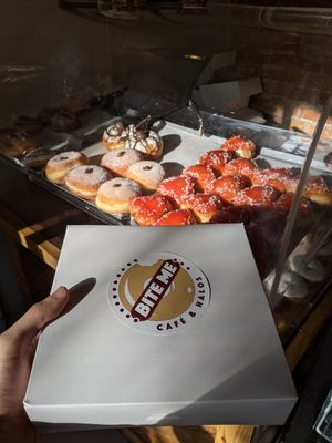 St valentine's day specials at Bite Me Cafe in Madrid