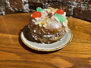 Mini roscón de reyes de trufa  at Bite Me Cafe in Madrid