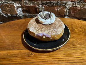 Halo de tiramisú at Bite Me Cafe in Madrid