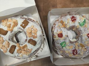 Christmas haloscones at Bite Me Cafe in Madrid