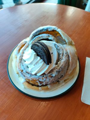 Oreo roll at Bite Me Cafe in Madrid