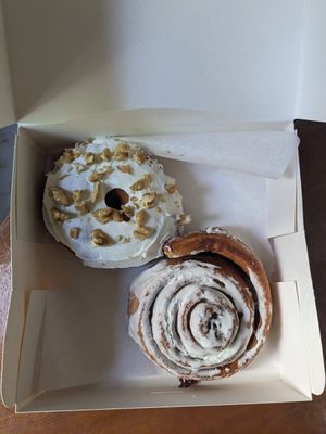 Donuts para llevar a domicilio 🤤 at Bite Me Cafe in Madrid