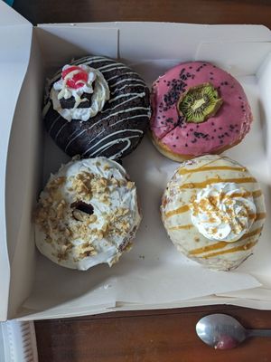 Donuts para llevar a domicilio 🤤 at Bite Me Cafe in Madrid