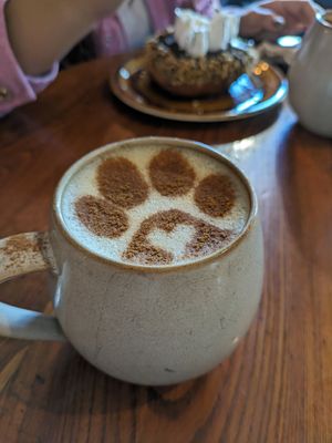 Latte de pistacho at Bite Me Cafe in Madrid