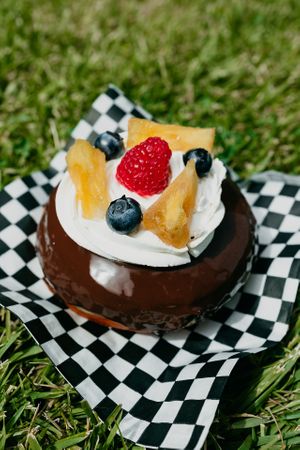 Fresh fruit halo at Bite Me Cafe in Madrid
