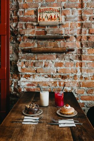 Perfect place for a "merienda" (afternoo snack) at Bite Me Cafe in Madrid