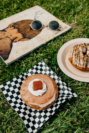 Picnic in "Madrid Río" with our halos at Bite Me Cafe in Madrid