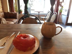 Hibiscus and kombucha green tea at Bite Me Cafe in Madrid