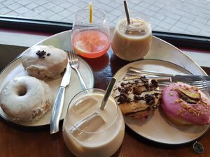 Halos, chai and lemonade at Bite Me Cafe in Madrid