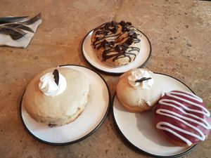 Caramel, brownie and blackberries at Bite Me Cafe in Madrid