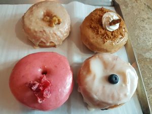 Pink lemonade, blueberries and lemon, lotus cookies and whiskey at Bite Me Cafe in Madrid