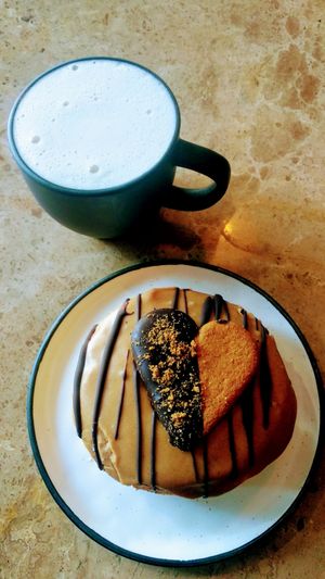 Gingerbread donut and chai latte at Bite Me Cafe in Madrid