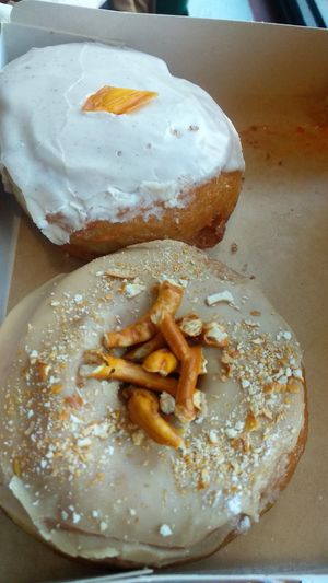 Mango vanilla & Salted caramel pretzel at Bite Me Cafe in Madrid