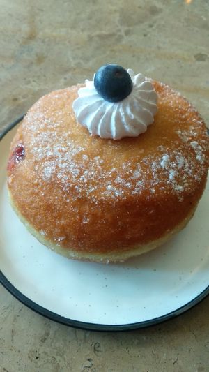 Frutos rojos con pica pica at Bite Me Cafe in Madrid