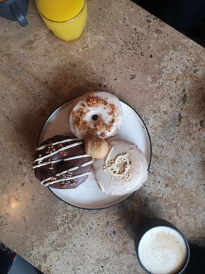 Delicious halos! at Bite Me Cafe in Madrid