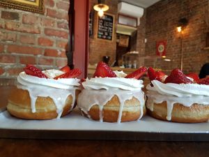 Strawberry crowned halos from the Valentine event at Bite Me Cafe in Madrid