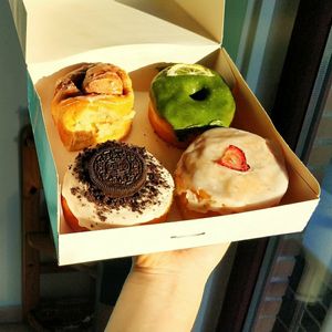 Cinnamon Roll, Lemon Basil, Oreo and Strawberry at Bite Me Cafe in Madrid