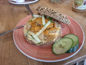 Vegan Thai Chicken Chili Bagel at Bagels & Beans  in Heerhugowaard