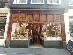 Front at De Laatste Kruimel - Langebrugsteeg in Amsterdam