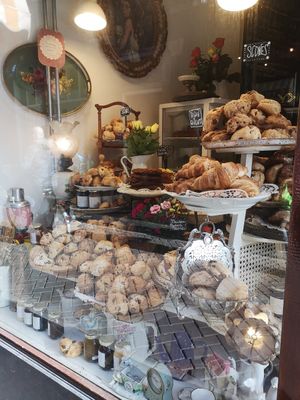 Outside/ vegan croissants at De Laatste Kruimel - Langebrugsteeg in Amsterdam