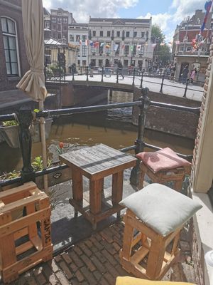 Little sun terrace at De Laatste Kruimel - Langebrugsteeg in Amsterdam