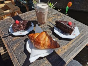 The good stuff :) at De Laatste Kruimel - Langebrugsteeg in Amsterdam