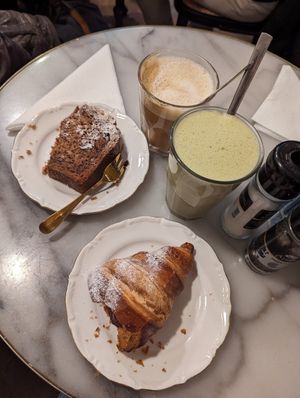  at De Laatste Kruimel - Langebrugsteeg in Amsterdam