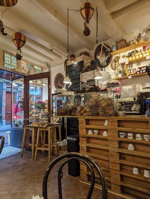  at De Laatste Kruimel - Langebrugsteeg in Amsterdam