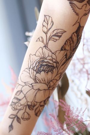 Henna art at Line Spa and Polish in Vancouver